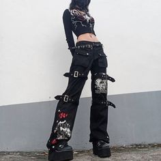 Vintage Punk Goth Pants, Women Summer Pants, Women's Casual Long Trousers, Jogger Cargo Pants, Sports Pants, Sweatpants, Joggers, Black Punk Pants, Gothic Pants. Travel back in time with these awesome punk inspired buckle strap Harajuku cargo pants for women. Our cool retro pants will certainly make a statement with their unique gothic and emo themed design. Low waist with straps, buckles, and a wide leg design these unique vintage Japanese punk rock pants are a great way to show off your indivi Gothic Wardrobe Outfit, Grunge Trousers Outfit, Alt Band Outfit, Anime Punk Outfits, Spooky Outfits Aesthetic Grunge, Alt Inspired Outfits, Hot Gothic Outfits, Formal Scene Outfits, Lilycore Outfits