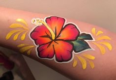 Hawaiian Flower Face Paint, Hawaiian Face Paint Easy, Cinco De Mayo Face Painting Ideas, Tropical Flower Face Paint, Hibiscus Flower Face Paint, Luau Face Painting Ideas, Hibiscus Face Paint, Tropical Face Paint