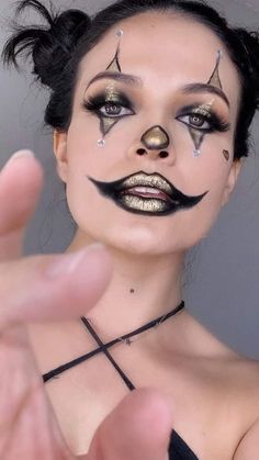 Womens Clown Makeup, Easy Clown Makeup, Pelottava Halloween, Scary Clown Makeup