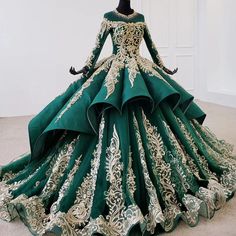 LONG DRESS "LEGEND SPIRITS" – Pisani Maura Green Haute Couture, High Neck Ball Gown, Emerald Green Wedding Dress, Gowns Gold, Green Quinceanera Dresses, Green Ball Gown, Dark Green Wedding, Green Wedding Dresses, Green Evening Dress