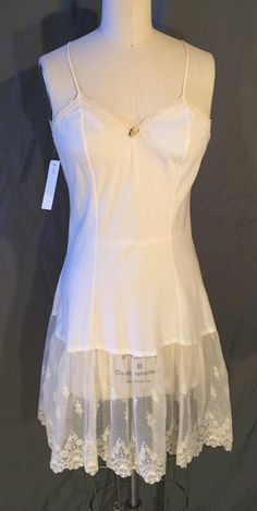 Delicate Fitted Daywear Dresses, Delicate Fitted Dresses For Daywear, Fitted Off White Top With Lace Trim, Fitted Cotton Dress With Delicate Lace, White Fitted Bodice Top For Summer, Cotton Embroidery, The 80's, Princess Seam, Rose Design