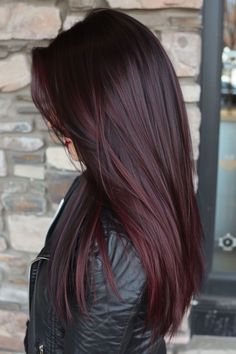 Looking for easy summer styles? Discover the best low maintenance summer haircuts that keep you cool and stylish without the fuss. Red Halo Hair, Dark Cherry Hair Color, Dark Cherry Hair, Simple Cute Hairstyles, Pelo Color Borgoña, Black And Red Hair, Black Cherry Hair, Red Balayage Hair, Cherry Hair Colors