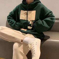 Ulzzang Hoodie, Green Sweatshirt Outfit, Green Hoodie Outfit, Oversized Hoodie Outfit, Dark Green Sweatshirt, Dark Green Hoodie, Hoodie Outfit Men, Oversize Outfit, Aesthetic Hoodies