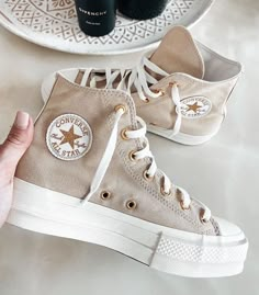 Converse Haute, Nike Blazer Outfit, Boty Converse, Sneaker Trend, Sneaker Outfits, Fresh Shoes, Hype Shoes