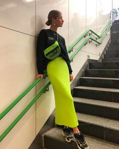 Interior Designer Work Outfit, Watercolor Skirt Outfit, Colorful Dressy Outfits, Pop Of Color Outfits, Neon Outfits, Neon Fashion, Streetstyle Fashion, Kitenge, Fashion Blogger Style