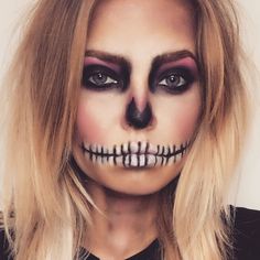 Skull Makeup Simple, Skull Easy, Meme Costume, Halloweenský Makeup, Easy Halloween Makeup, Simple Skull, Skeleton Makeup, Makeup Simple