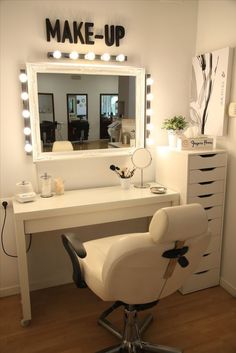 Salon Interior Design Ideas, Makeup Room Decor, Beauty Room Decor, Beauty Salon Interior, Dekorasi Kamar Tidur, Interior Design Photos, Girl Bedroom Designs, Salon Interior Design