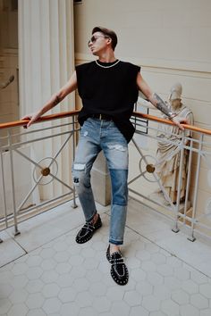 Boys Colored Hair, Dope Outfits For Guys, Fashion Days, Stylish Mens Outfits, Men Fashion Casual Outfits, Giambattista Valli, Dope Outfits, Dark Fashion, Casual Streetwear