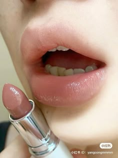 Quick Makeup Ideas, Ideal Lips, Makeup For Graduation, Lip References, Masc Makeup, Spider Eyes, Aesthetic Lips, Eye And Lip Makeup, Lips Inspiration