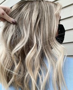 Blonde balayage Lowlights On Blonde Hair, Highlights And Lowlights, Let Your Hair Down, Blonde Balayage, Down Hairstyles, How To Look Pretty, Balayage