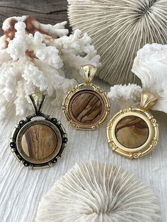 Are you looking for a unique piece of jewelry that is sure to make a statement? Our Natural Picture Jasper Stone Pendant with Zinc Alloy Bezel is the perfect choice! This pendant is available in three bezel colors: matte gold, gold, or bronze. Plus, it is lead and nickel safe, so you can wear it with confidence.  FEATURES: 💎 Natural Picture Jasper Pendant: This beautiful pendant features a natural Picture Jasper stone encased in a Zinc Alloy bezel.  💍 Variety of Colors: Choose from matte gold, Brass Cabochon Jewelry For Jewelry Making, Artisan Round Cabochon Jewelry, Gold Round Cabochons With Bezel Setting, Bohemian Jewelry With Cabochon Round Stone, Bohemian Jewelry With Cabochon Stones, Bohemian Jewelry With Round Cabochon Stone, Round Brass Jewelry With Bezel Setting, Bohemian Jewelry With Bezel Setting For Gift, Bohemian Jewelry With Bezel Setting As Gift