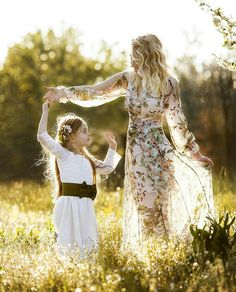 Mommy Daughter Photoshoot Outdoor, Mommy And Me Poses Daughters, Golden Hour Mother Daughter Photos, Mommy And Me Photo Shoot Older Daughter, Mother And Children Photography, Whimsical Photoshoot, Mommy Daughter Photos