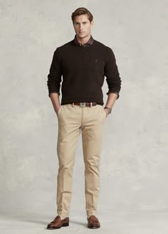 Khaki Pants Outfit Men Casual, Khaki Chinos Men Outfits, Khaki Pants Outfit Men, Business Casual Outfit Ideas, Casual Outfits Ideas, Khaki Pants Outfit, Khakis Outfit, Business Casual Dress Code, Men's Business Casual