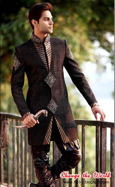 भारतीय इतिहास, Sherwani For Men, Wedding Sherwani, Indian Men Fashion, Leisure Suit, Mode Boho, Outfit Trends, Indian Outfit, Moda Vintage