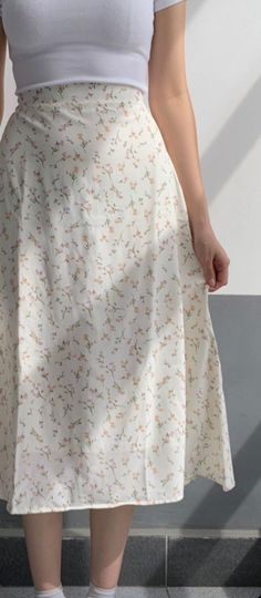 Light Feminine Outfits Aesthetic, Light Feminine Outfits Casual, Coquette Long Skirt, Flowery Skirt Outfit, Floral Skirt Outfits Aesthetic, Light Feminine Aesthetic Outfits, Coquette Skirts, Modest Coquette, Bride Outfit Ideas