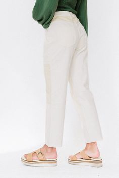 The color block twill denim pants are a subtle way to mix up your go-to pants. Pair these with nearly any top for an elegant casual look. The straight leg fit make in comfy for all day wear. 100 Cotton Outdoor Model Measurements: Hips 40.5” Waist 27.5” Bust: 34”, Height 5’7.5, wearing a size small Studio Model Measurements: Hips 34” Waist 25” Bust 32” Height 5’6.5, wearing a size small Bridesmaid Tops, Elegant Casual, Small Studio, Twill Pants, Man Swimming, Romper Pants, New Arrival Dress, Trending Dresses, Model Measurements