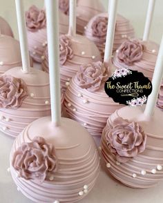 there are many pink cake pops with flowers on them