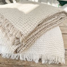 *The cotton waffle weave bed blanket can be used as a layering bed blanket and coordinates perfectly with a quilt. *This soft cotton waffle fabric will be a staple in your bedroom for many years to come. Layering Bed, Blanket On Bed, Waffle Weave Blanket, Weave Blanket, Queen Blanket, Waffle Fabric, Waffle Weave, Woven Blanket, Bed Blanket