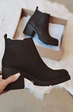 Womens Black Booties, Chunky Boots, Crazy Shoes, Shoe Obsession, Trendy Shoes, Winter Shoes, Black Leather Boots, Black Booties, Women's Bags