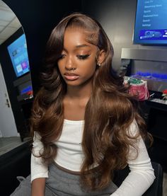 Brown Wig Install Black Women, Brown Sew In Black Women, Chocolate Brown Wig Hairstyles, Chocolate Brown Frontal Wig, Brown Weave Hairstyles, Honey Brown Wig Black Women, Brown Hair Lace Frontal, Chocolate Wig Black Women, Side Part Brown Wig