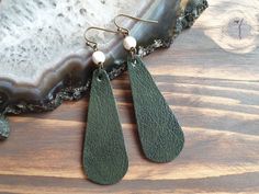 Leather Jewelry Making, Homemade Earrings, Leather Jewellery, Cord Jewelry, Resin Jewellery, Wood Earrings