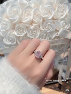 Assecories Aesthetic, Unique Gold Wedding Rings, Simple Necklace Designs, Jewelery Organizer, Pink Diamond Engagement Ring, Headpiece Jewelry, Jewelry Set Design