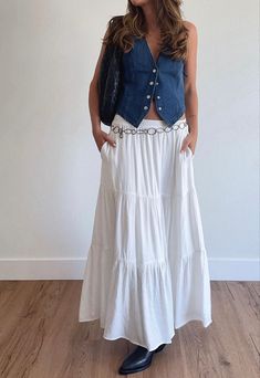 White King Skirt Outfit, Linen Skirt Outfit Summer, Peasant Skirt Outfit, Linen Skirt Outfit, Cowboy Outfits For Women, Hozier Concert, Japan Outfits, Skirt Outfit Summer, Bota Country