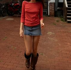 Thrifty Fall Outfits, Innocent Outfit Aesthetic, Outfit Jupe En Jean, Jupe Outfit, Halloween Hairstyles For Women, Halloween Hairstyle, Thrift Style, Oc California, Halloween Hairstyles