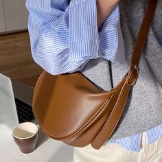 48068357619990 Ladies Designer Handbags, Folding Umbrella, Ladies Handbags, Vintage Women, Messenger Bags, Men's Backpack, Brand Designer, Small Bags, Crossbody Shoulder Bag