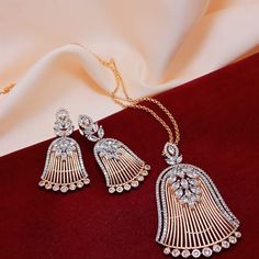 Antique Haram, Indian Diamond Jewellery, Pendent Set, Arabic Jewelry, Gold Jewels Design, Arabic Style, Diamond Pendants Designs, Pendant Sets, Fancy Jewelry Necklace