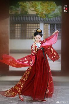 微博 Dragon Wedding Dress, Dragon Wedding, Traditional Chinese Hanfu, Chinese Hanfu, Asian Outfits