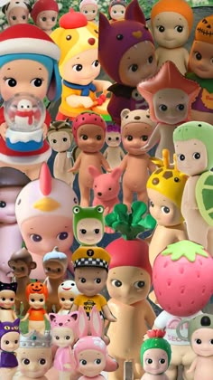 many small toy figures are grouped together