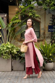 Our linen ao dai tunics are for those who appreciate the traditional culture of Vietnam, natural fabric, sustainable fashion. The ao dai has a relaxed fit and is made of soft, breathable pure linen, easily pair it with linen, cotton, and khaki pants, or jeans pants for a younger and more modern look. Perfect for special occasions and ceremonies. Handmade in our studio to your own measurements and wishes, with a wide range of color options. ✓DETAILS - Relaxed style - No front waist seams - Round Ao Dai Modern, Modern Ao Dai, Vietnamese Ao Dai, Green Lifestyle, French Seam, Women's Costumes, Ao Dai, Pure Linen, Relaxed Style