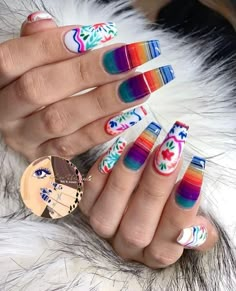 Fiesta Nails Designs Mexican, Papel Picado Nails, Cinco De Mayo Nails Ideas, Mexico Inspired Nails, Mexican Nails Designs, Mexican Inspired Nails