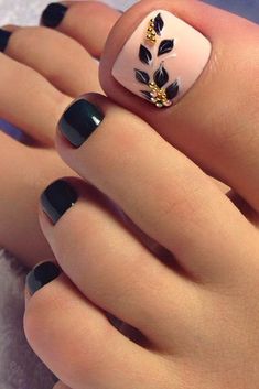 Pretty Toe Nail Designs for Your Beach Vacation ★ See more: http://glaminati.com/toe-nail-designs-beach/ Pedicure Design, Paznokcie Hello Kitty, Pedicure Designs Toenails, Nagellack Trends, Toe Nail Color, Pretty Toe Nails, Classy Nail Designs, Cute Toe Nails, Summer Toe Nails