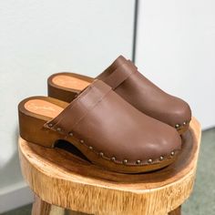 Brown Cognac Wood Style Clog Studded Toe Accents Size 7.5 In Good - New Without Tags Condition Casual Brown Clogs With Removable Insole, Casual Brown Clogs With Leather Sole, Casual Brown Clogs With Wooden Heel, Brown Mules With Removable Insole, Medium Width, Brown Closed Toe Clogs With Cushioned Footbed, Spring Clogs With Round Toe In Brown, Brown Clogs With Rubber Sole And Block Heel, Brown Mules With Cushioned Footbed And Block Heel, Brown Mules With Leather Footbed And Medium Width