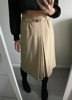 It's a Vintage 70s preppy beige belted midi cute minimal skirt. Pleated in front. Knee length. Lined. Great design. Size: S. Material: 70% wool, 30% viscose. Great vintage condition. Model's height 178 cm / 5'8". MEASUREMENTS: Waist doubled: 26 inch / 68 cm. Hips doubled: 39 inch / 100 cm. Length: 28 inch / 72 cm. Worldwide shipping. Shipping takes to: USA 7-14 days.  EU 4-7 days. Others countries 7-14 days. 70s Preppy, Minimal Skirt, College Skirt, Preppy Vintage, Retro Skirt, Brown Skirt, Teacher Education, Brown Skirts, Education College