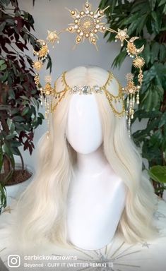 sun vibes Sun Costume Ideas, Sun Themed Clothes, Sun Themed Outfits, Eclipse Costume, Sun Goddess Makeup, Sun Inspired Outfit, Sun Halo Crown, Two People Halloween Costumes