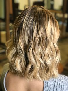 S Wave Hair, Short Hair With Waves, Wave Curls Short Hair, Short Hair Curled, Hair With Waves, One Length Hair, Brown Hair Trends, Curled Hairstyles For Medium Hair, Long Hair Highlights