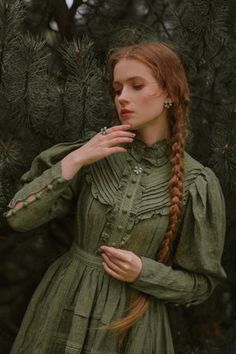 Vintage Winter Dress, 1800s Dresses Casual, Old Dresses Vintage, Modern Victorian Outfits, Late Victorian Fashion, 1800s Dresses, Victorian Outfits, Unique Maxi Dresses, Gothic Cottage