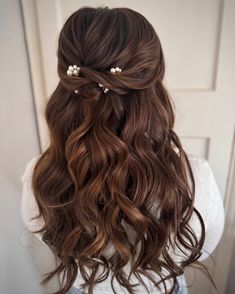 15 Stunning Prom Hairstyles for Medium Length Hair 2024 Trends Grad Hairstyles For Medium Length Hair, Medium Length Hair Styles Prom, Bridal Hairstyles For Medium Length Hair, Prom Hairstyles Half Up Half Down Medium, Prom Hairstyles For Medium Length Hair, Prom Hair Medium Length, Grad Hairstyles, Cute Prom Hairstyles