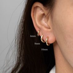 D E T A I L S * FREE SHIPPING ON US ORDERS OVER $35 USD. * Sold by Single or Pairs. - Single- refers to 1 individual hoop - 1 Pair - refers to 2 individual hoops * Inner Diameter: 6mm, 8mm, 10mm * Hoop thickness: 2.5mm * Made with Thick 18k gold plated on 925 sterling silver. * Hypoallergenic & Nickel Free & High Quality & Perfect for everyday wear S H I P P I N G - within the US * ALL orders will be shipped out within 1-2 business days after the order has been placed. * All orders a Earrings Cartilage, Bridesmaid Gifts Earrings, Thick Hoop Earrings, Cartilage Hoop, Earrings Minimalist, Cartilage Earrings, Dainty Earrings, Circle Earrings, Gorgeous Earrings