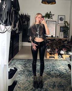 Rock Feminine Outfits, Rock And Roll Women Outfits, Disturbia Outfit, Rock N Roll Outfit For Women, Rock N Roll Outfit, Metal Girl Style, Metal Outfits, Katherine Petrova, Dark Beauty Fashion