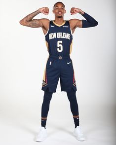 the new orleans pelicans basketball player is posing for a photo in his uniform