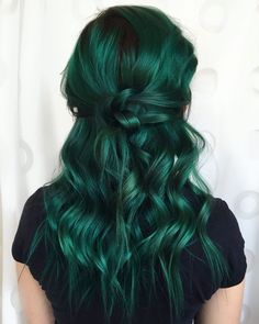 Juniper Hair Color, Deep Green Hair Color, Hunter Green Hair, Jade Green Hair, Green Hair Aesthetic, Emerald Green Hair, Dark Green Hair, Green Hair Dye, Jungle Green