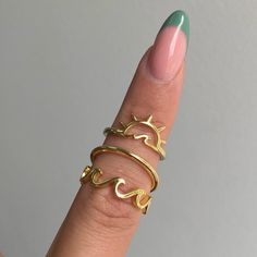 Let’s go to the beach-each let’s go get a wave! This adorable sun and the wave-designed ring is the perfect piece that’ll bring out any outfit you wear. Pair it with the Waves ring for some summertime fun!