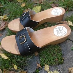 MADE FROM LEATHER AND ALDER WOOD Open toe Clogs for Women Low heals ergonomic wooden sole and soft leather. made to order. Available in sizes 36-41. For other sizes please contact me EUR 35 l UK 2.5 l AUS 4.5 l USA 5 l up to 22.3cm l 8.78 inches EUR 36 l UK 3.5 l AUS 5.5 l USA 6 l up to 23cm l 9.02 inches EUR 37 l UK 4 l AUS 6 l USA 6.5 l up to 23.7cm l 9.33 inches EUR 38 l UK 5 l AUS 7 l USA 7.5 l up to 24.5cm l 9.65 inches EUR 39 l UK 6 l AUS 8 l USA 8.5 l up to 25.3cm l 9.96 inches EUR 40 l U Beach Slip-on Clogs With Wooden Heel, Natural Color Wooden Heel Slip-on Clogs, Open Toe Wooden Clogs With Cork-bed Midsoles, Wooden Slip-on Clogs With Wooden Heel, Mia Sandals, Brown Clogs With Buckle Closure, Medium Width, Swedish Clogs, Clogs And Mules, Clog Boots