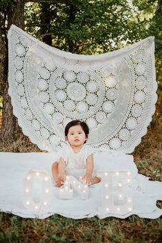 First birthday session | fun birthday session ideas Boho 1 Year Photoshoot, Diy One Year Old Photo Shoot, Birthday Session Ideas, Baby Birthday Pictures, One Year Photoshoot, Lace Backdrops, Outside Birthday, One Year Old Birthday, Cake Smash Theme