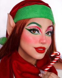 Diy Elf Makeup, Elf Make Up Christmas, Easy Elf Makeup Christmas, Grinch Makeup Looks Easy, Christmas Makeup Grinch, Xmas Elf Makeup, Christmas Make Up Looks Holiday Makeup, Christmas Elf Makeup Simple, Christmas Elf Cosplay