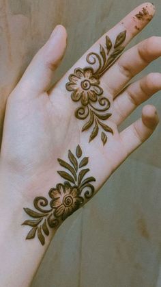 Simple Mehndi For Palm, Mehendi Flower Designs Simple, Simple Mehndi Design Back Hand, Arabic Designs Mehndi Simple, Mendhi Designs Latest Simple, Mehndi Designs Simple Unique Palm, Simple Mehandi Unique, Mehndi Designs Arabic Simple, Simple Back Mehndi Designs